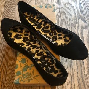 Brand new Bamboo faux suede in box black flats 8.5